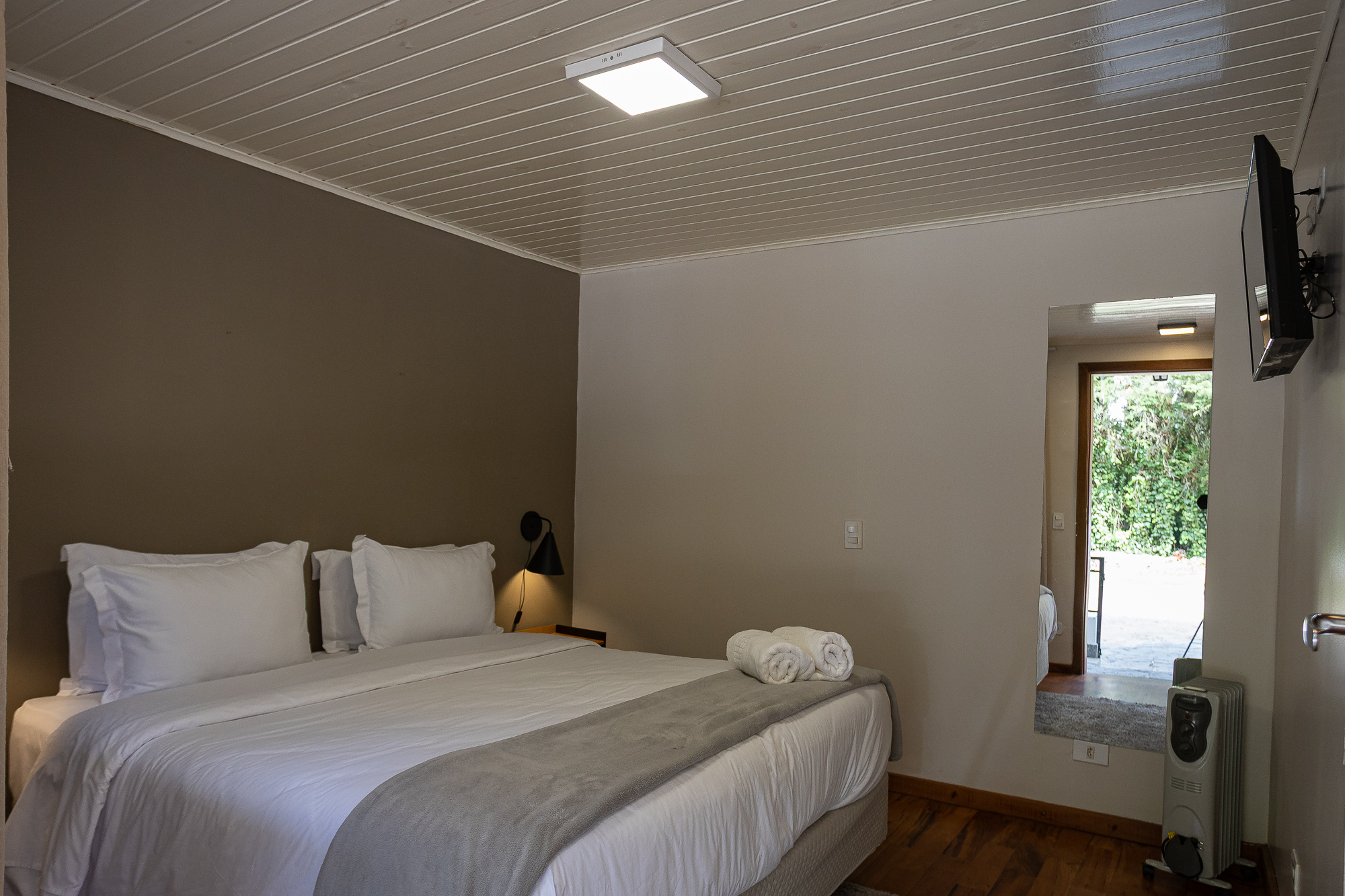 Quarto 202 — Vista geral do quarto