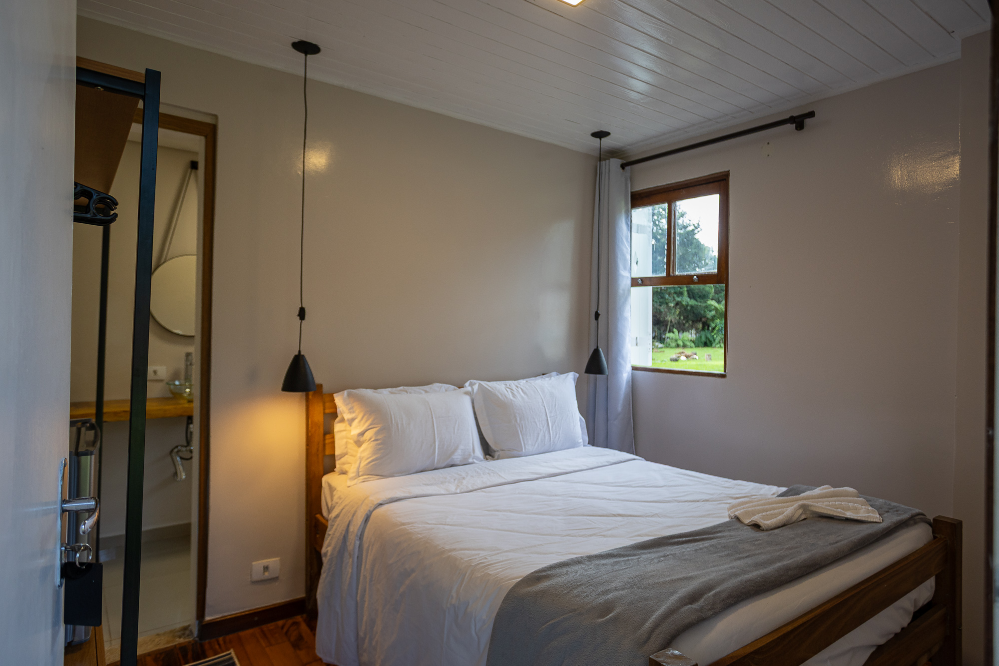 Quarto 301 — Vista geral do quarto