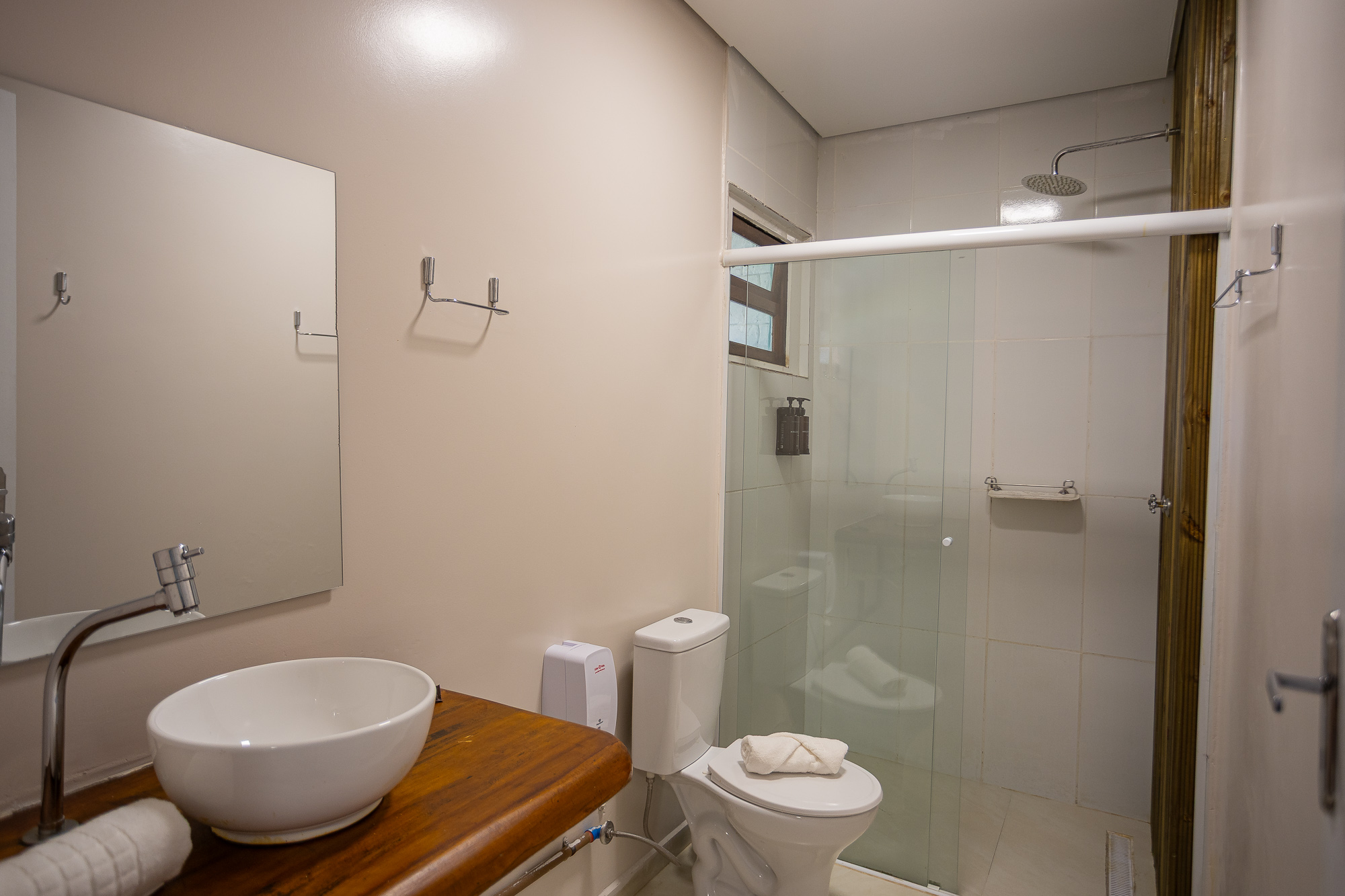 Quarto 303 — Banheiro da acomodação