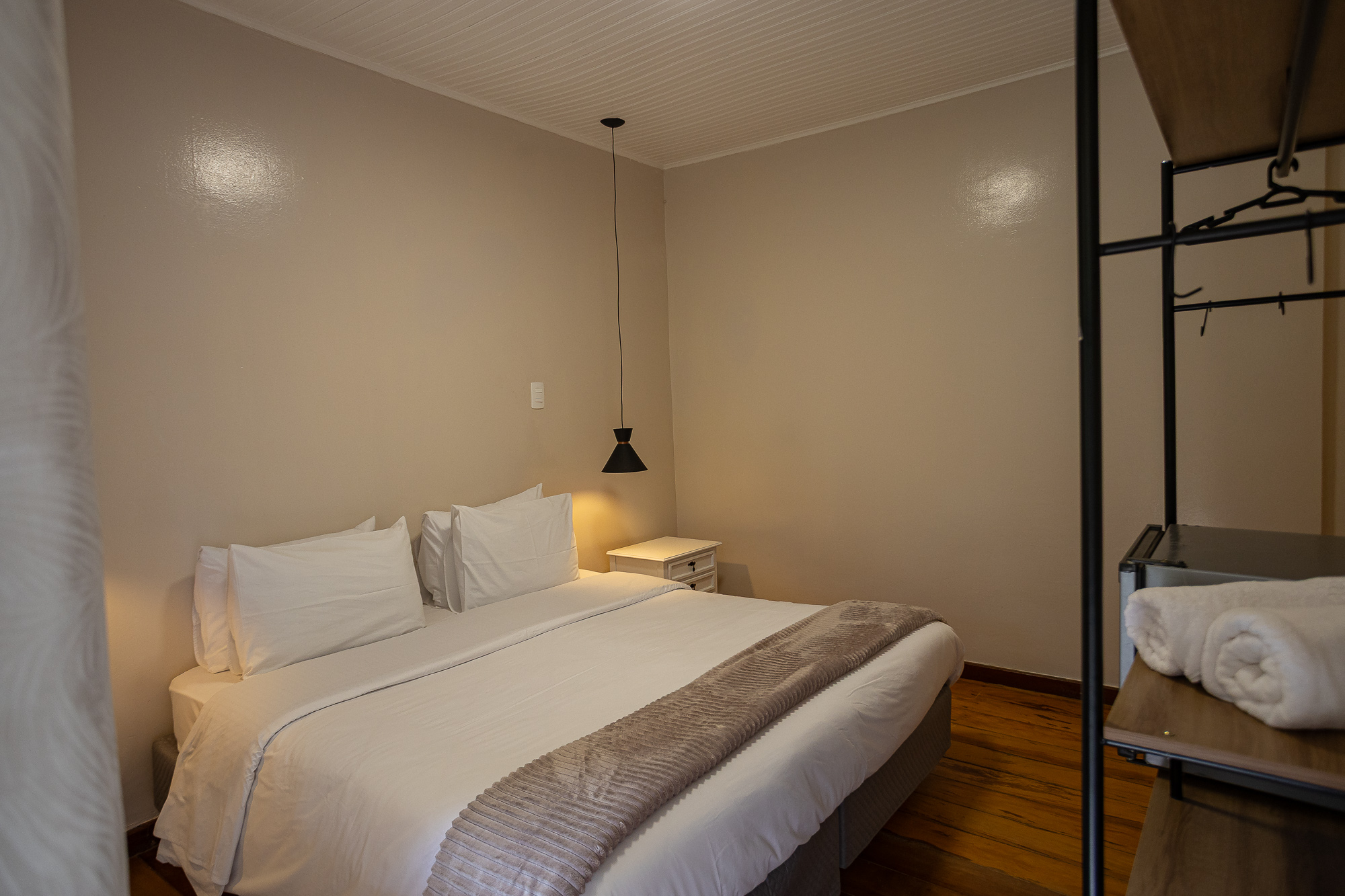 Quarto 307 — Vista geral do quarto