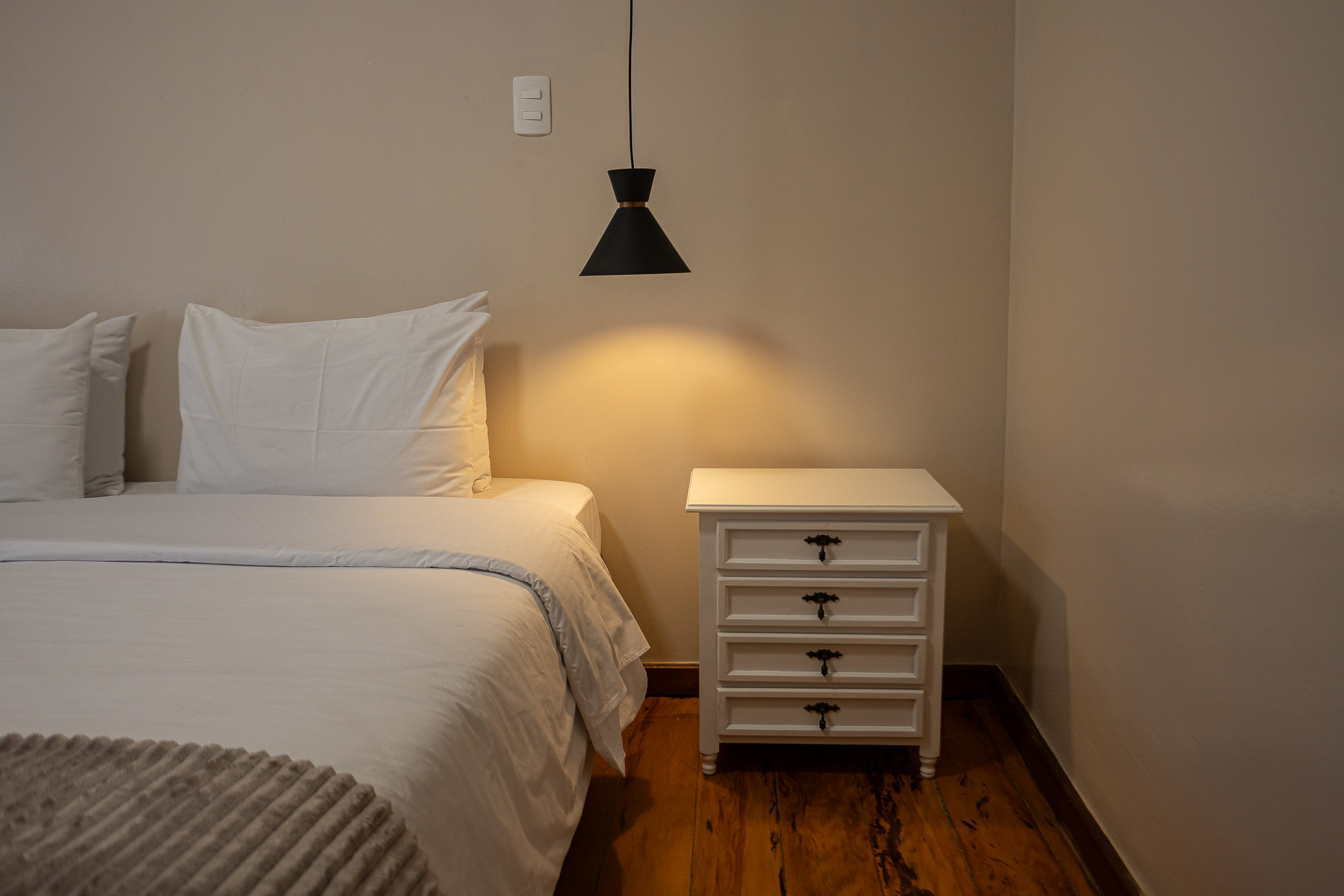 Quarto 307 — Detalhe da cabeceira
