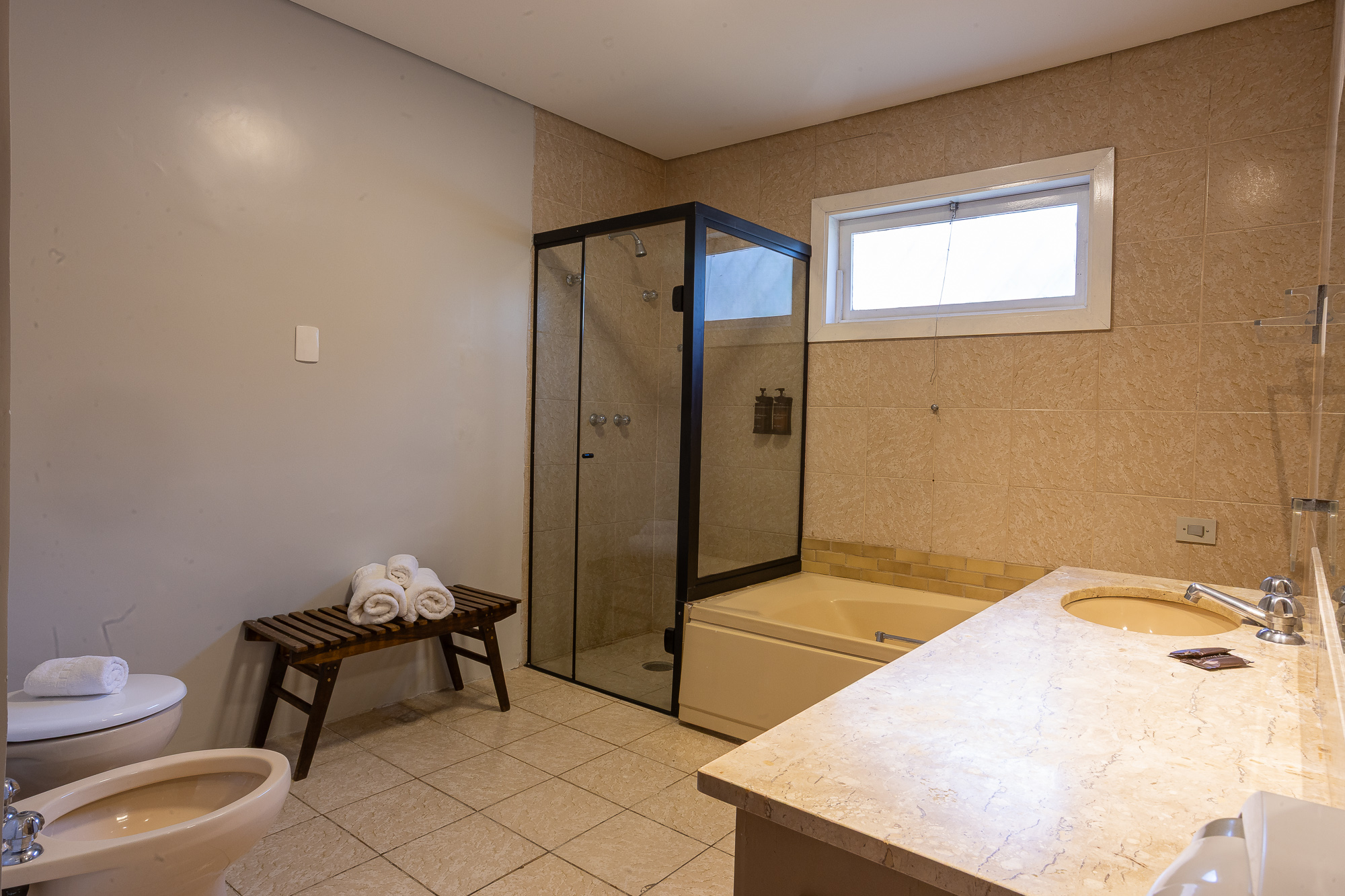 Quarto 102 — Banheiro da acomodação