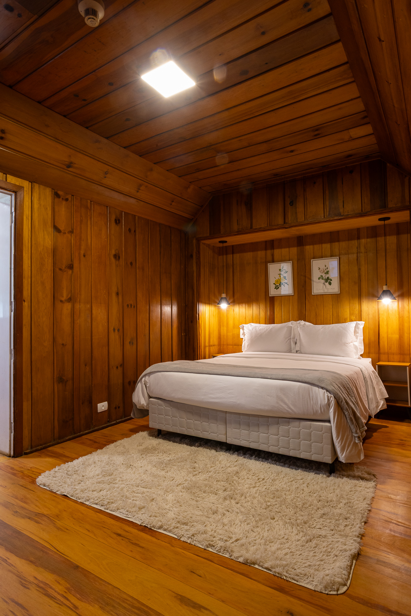 Quarto 103 — Cama de casal