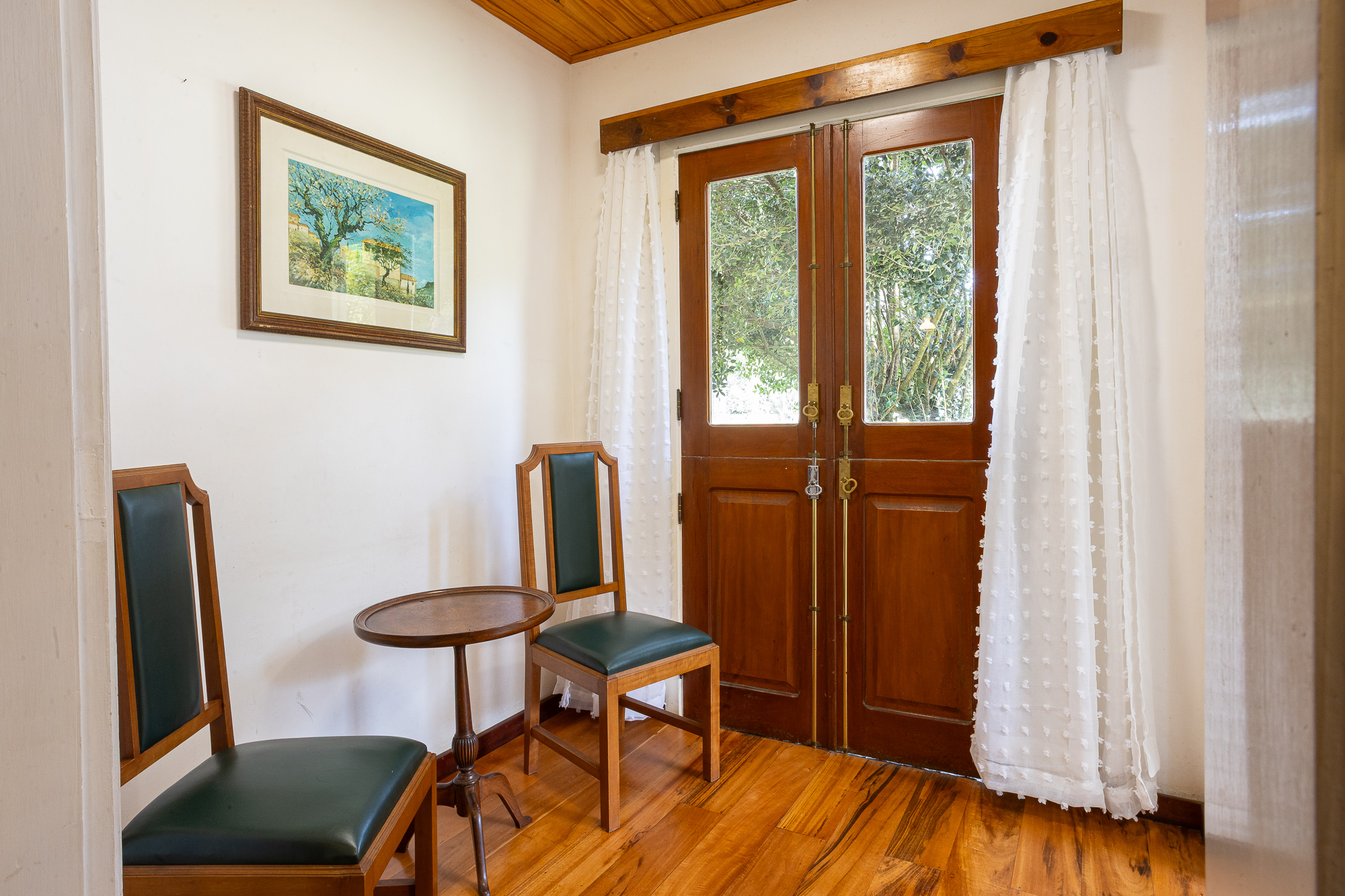 Quarto 103 — Espaço de descanso
