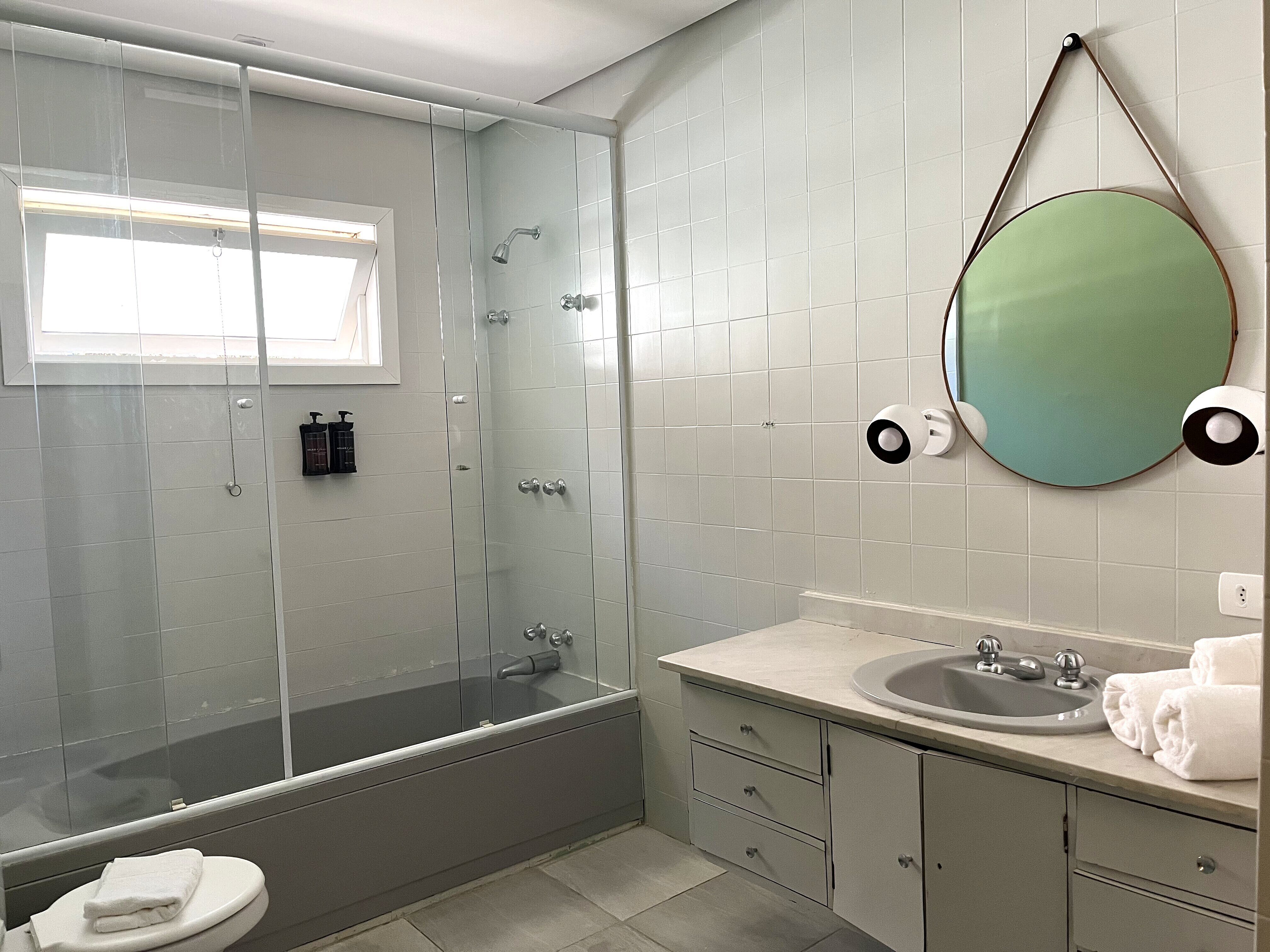Quarto 101 — Banheiro da acomodação