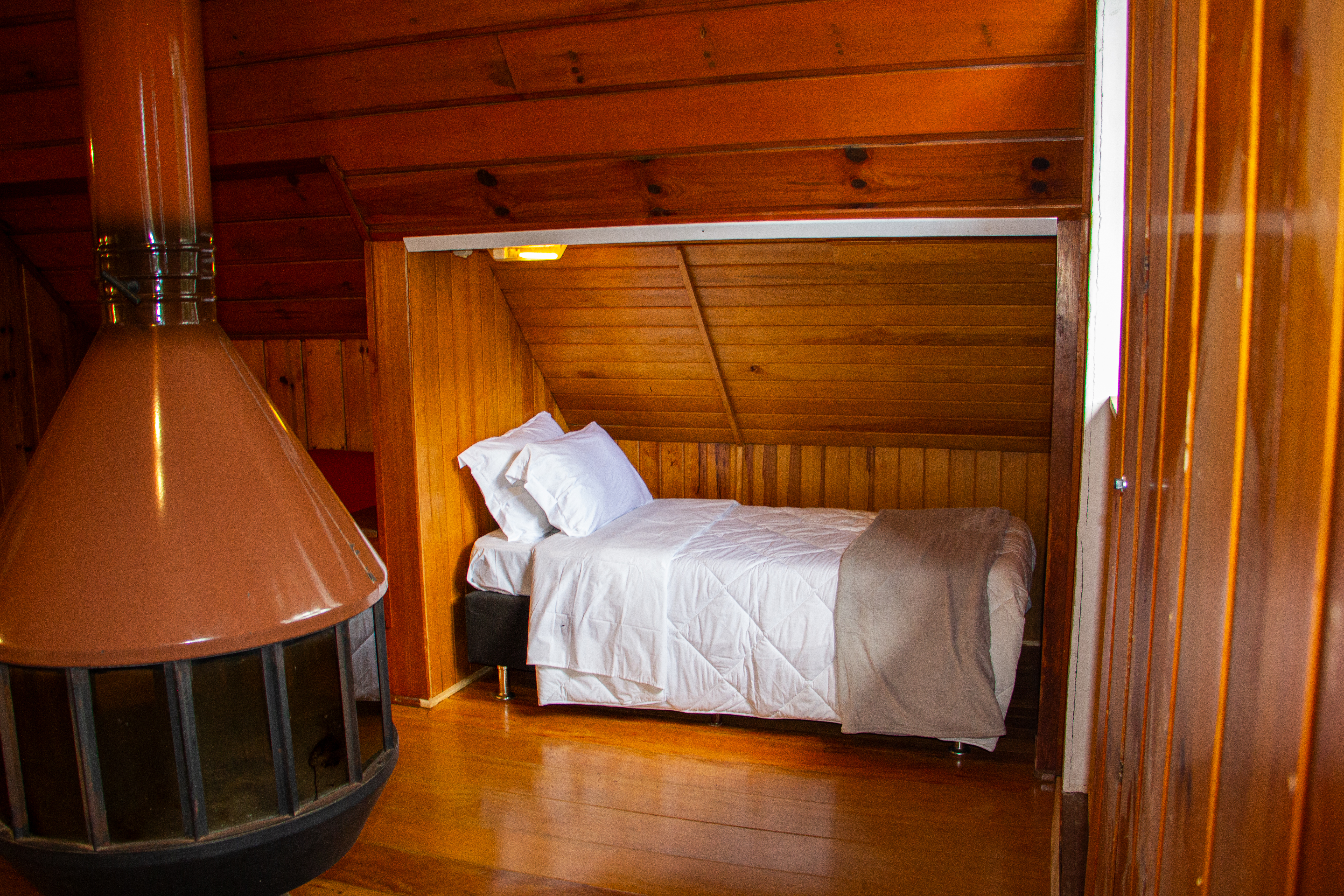 Quarto 107 — Cama de solteiro